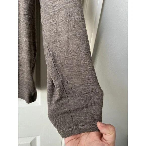 Icebreaker Merino Wool Turtleneck Sweater Gray Women's Size Medium w/ Small Flaw - Picture 5 of 8